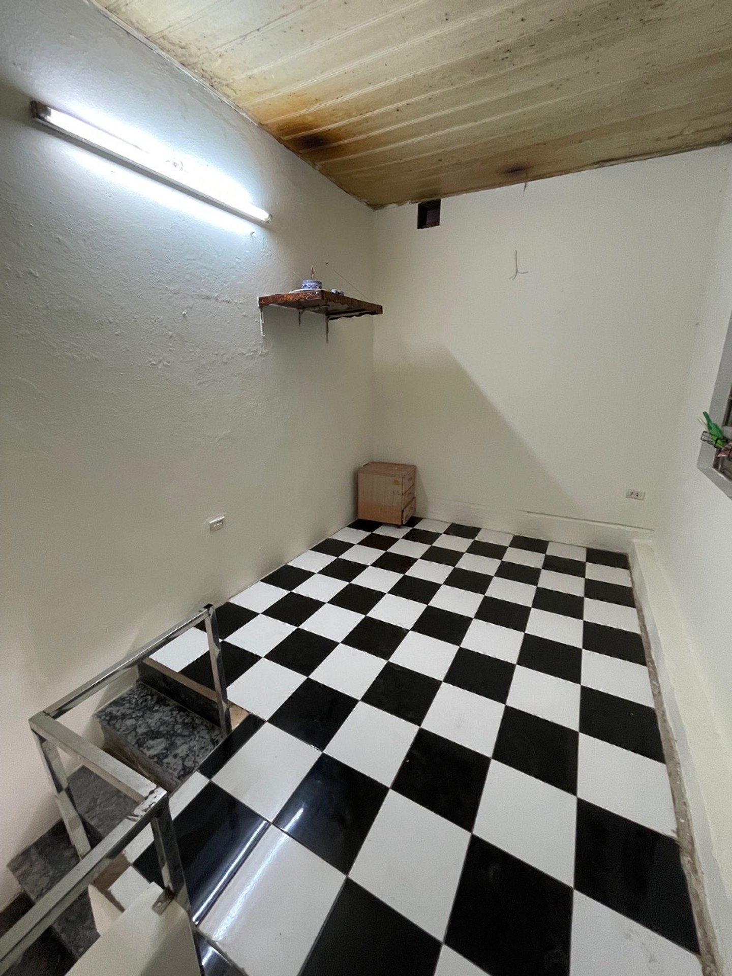 Bán nhà Giáp Bát - diện tích 40m2 2 tầng - Nhà 3 mặt thoáng - giá 8 tỷ