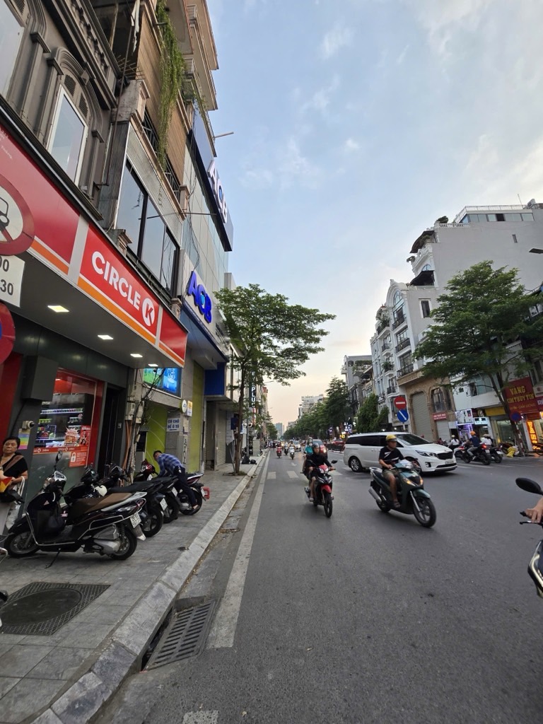 Bán nhà Tôn Đức Thắng - diện tích 43.6m2 4 tầng - Mặt phố kinh doanh sầm uất - giá 28,6 tỷ