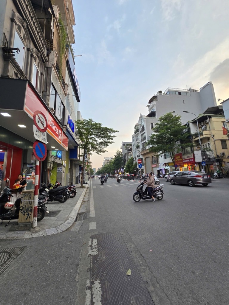 Bán nhà Tôn Đức Thắng - diện tích 43.6m2 4 tầng - Mặt phố kinh doanh sầm uất - giá 28,6 tỷ