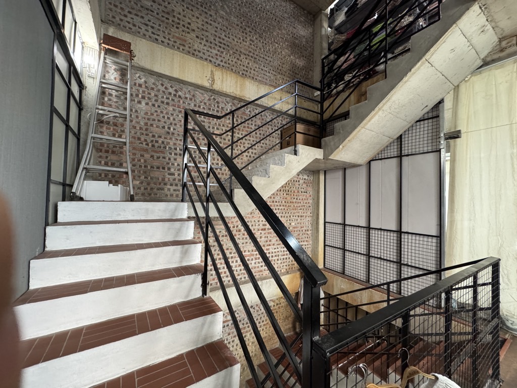 Bán nhà Louis VIII - diện tích 96m2 5 tầng - Nhà thô, view vườn hoa - giá 36,5 tỷ