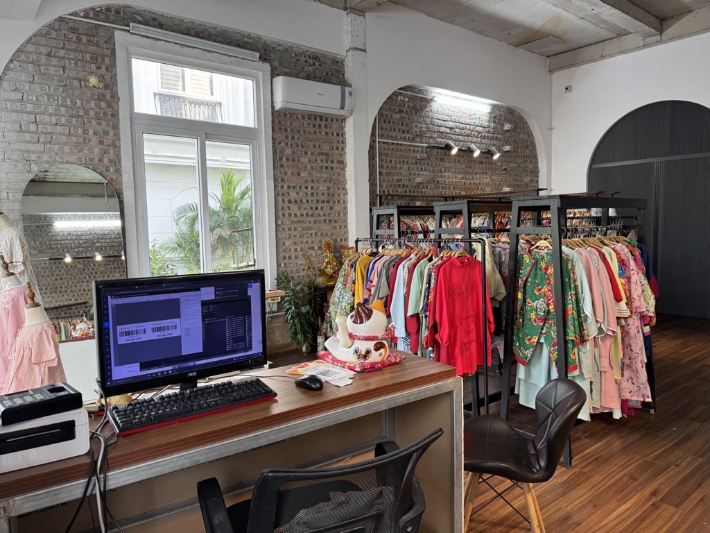 Bán nhà Louis VIII - diện tích 96m2 5 tầng - Nhà thô, view vườn hoa - giá 36,5 tỷ