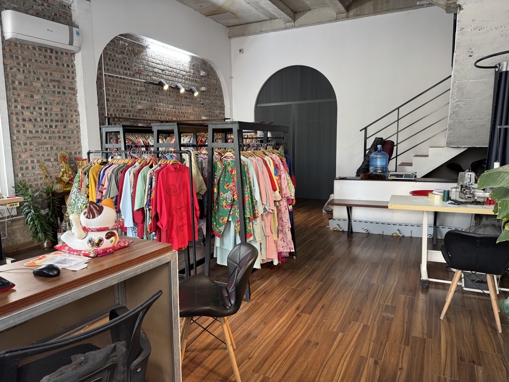 Bán nhà Louis VIII - diện tích 96m2 5 tầng - Nhà thô, view vườn hoa - giá 36,5 tỷ