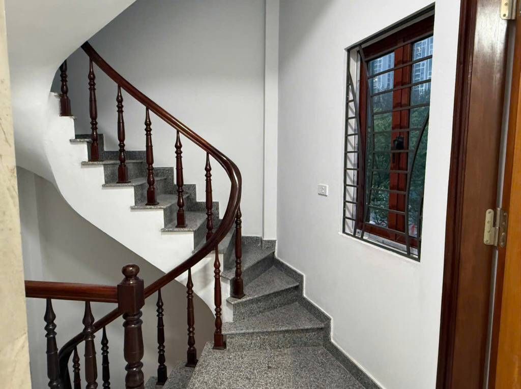 Bán nhà Trần Khát Chân - diện tích 27m2 5 tầng - Nhà mới nở hậu ở ngay - giá 9,45 tỷ