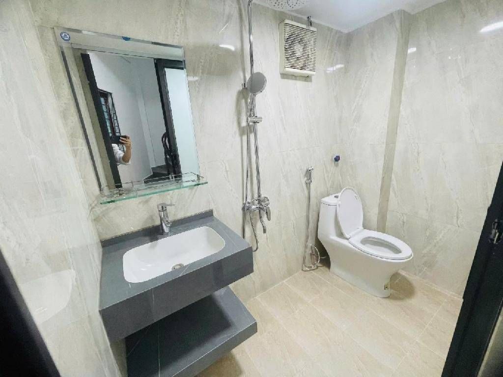 Bán nhà Trần Khát Chân - diện tích 27m2 5 tầng - Nhà mới nở hậu ở ngay - giá 9,45 tỷ