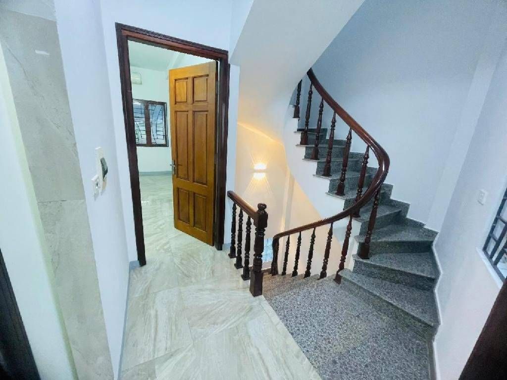 Bán nhà Trần Khát Chân - diện tích 27m2 5 tầng - Nhà mới nở hậu ở ngay - giá 9,45 tỷ