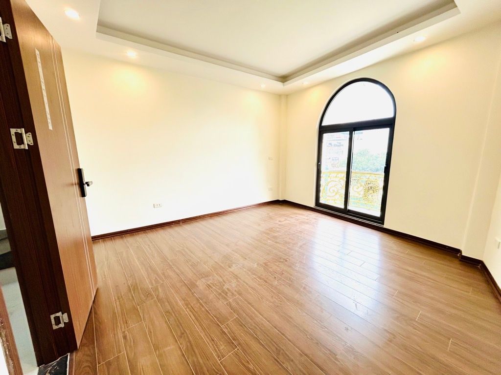 Bán nhà Vĩnh Hưng - diện tích 37m2 6 tầng - Thang máy, gần phố - giá 10 tỷ