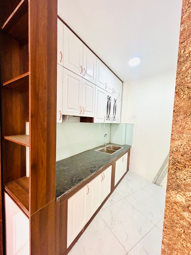 Bán nhà Vĩnh Hưng - diện tích 37m2 6 tầng - Thang máy, gần phố - giá 10 tỷ