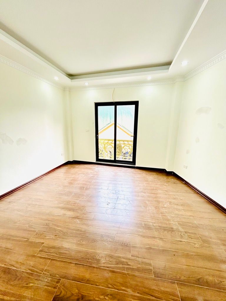 Bán nhà Vĩnh Hưng - diện tích 37m2 6 tầng - Thang máy, gần phố - giá 10 tỷ
