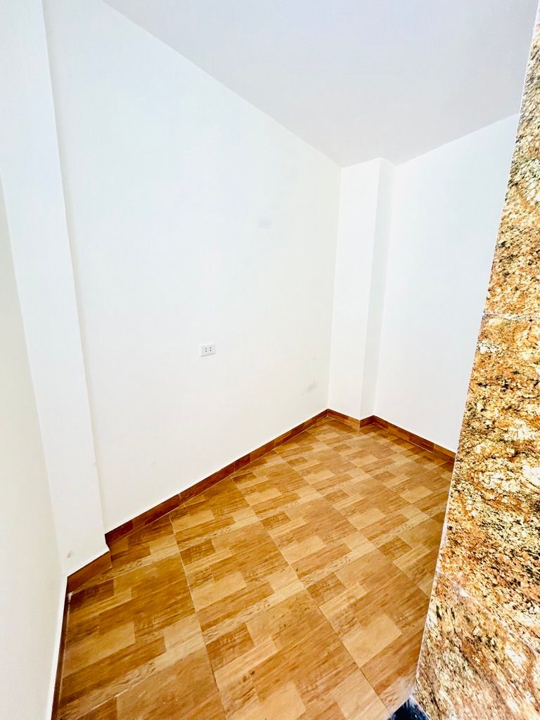 Bán nhà Vĩnh Hưng - diện tích 37m2 6 tầng - Thang máy, gần phố - giá 10 tỷ