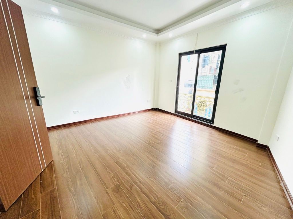 Bán nhà Vĩnh Hưng - diện tích 37m2 6 tầng - Thang máy, gần phố - giá 10 tỷ
