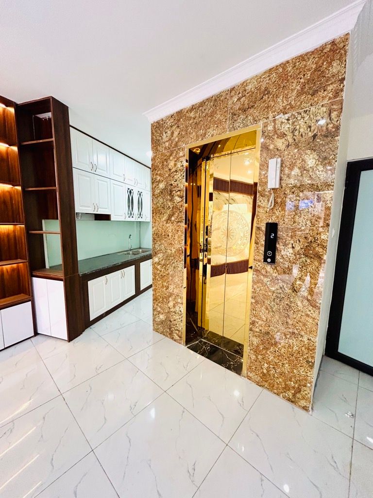 Bán nhà Vĩnh Hưng - diện tích 37m2 6 tầng - Thang máy, gần phố - giá 10 tỷ