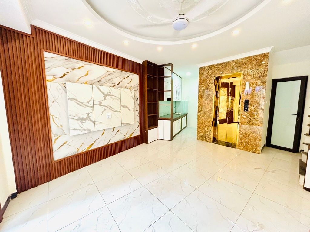 Bán nhà Vĩnh Hưng - diện tích 37m2 6 tầng - Thang máy, gần phố - giá 10 tỷ