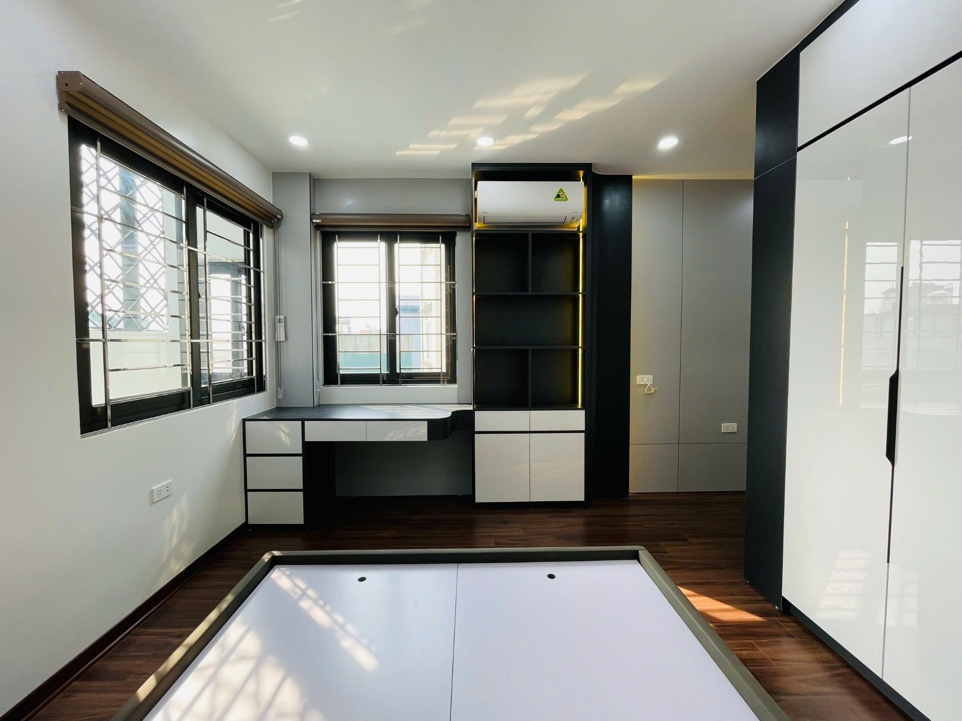 Bán nhà Thịnh Liệt - diện tích 75m2 7 tầng - Ô TÔ TRÁNH - giá 27,5 tỷ