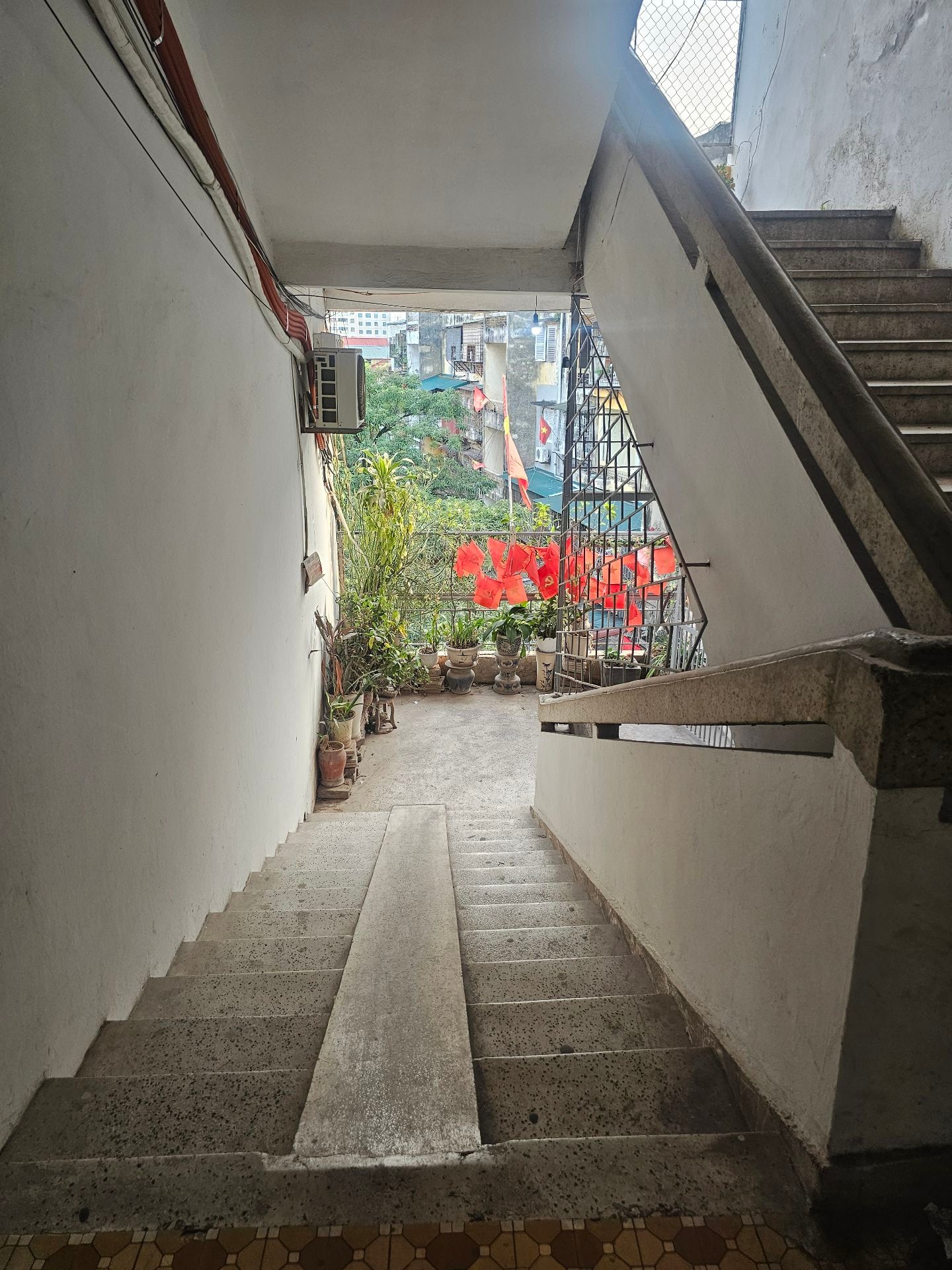 Bán nhà Tam Trinh - diện tích 90m2 1 tầng - Ô tô tránh chân cầu thang - giá 5,45 tỷ