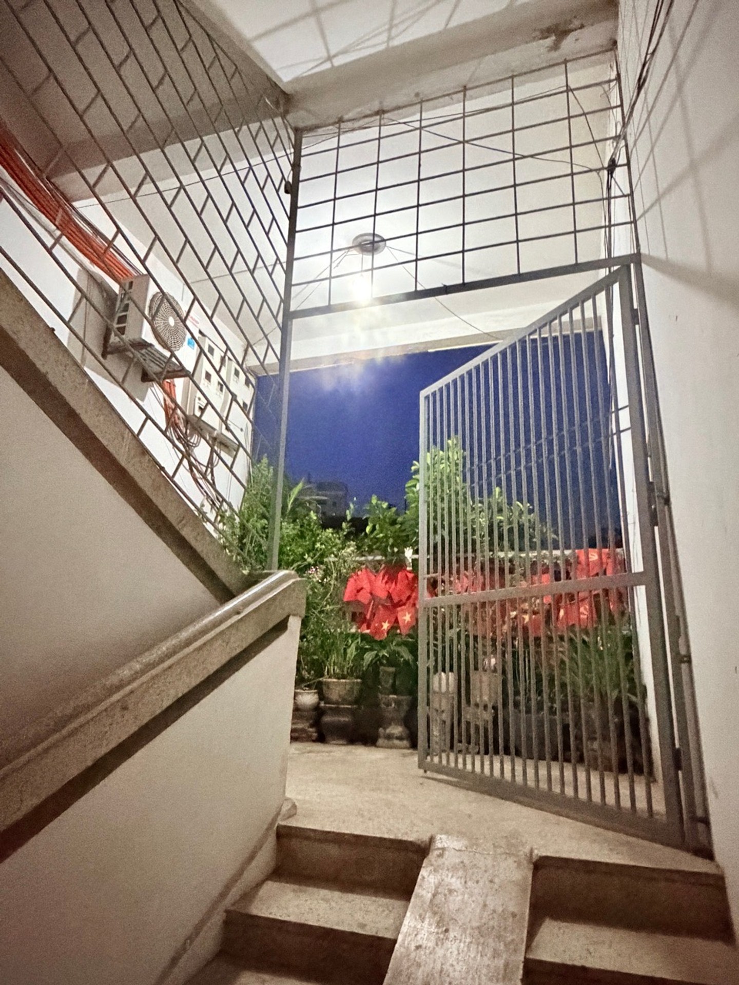 Bán nhà Tam Trinh - diện tích 90m2 1 tầng - Ô tô tránh chân cầu thang - giá 5,45 tỷ