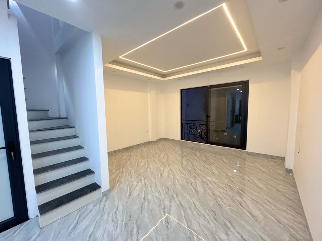 Bán nhà Minh Khai - diện tích 50m2 5 tầng - Thang máy - giá 13,2 tỷ