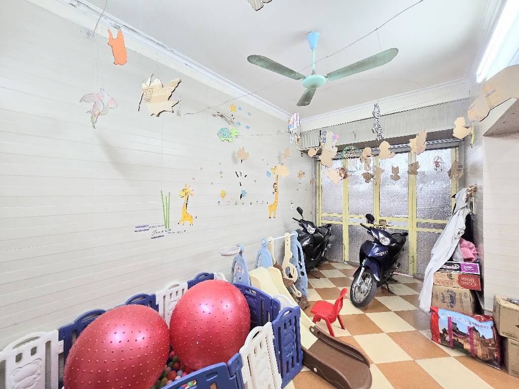 Bán nhà Kim Đồng - diện tích 56m2 4 tầng - Ô tô tránh - giá 25 tỷ