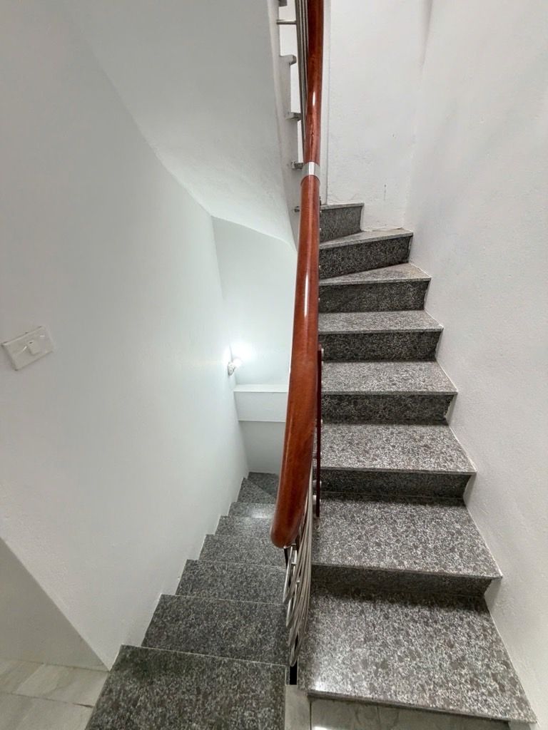 Bán nhà Đền Lừ 2 - diện tích 40m2 7 tầng - Thang máy - giá 26,5 tỷ