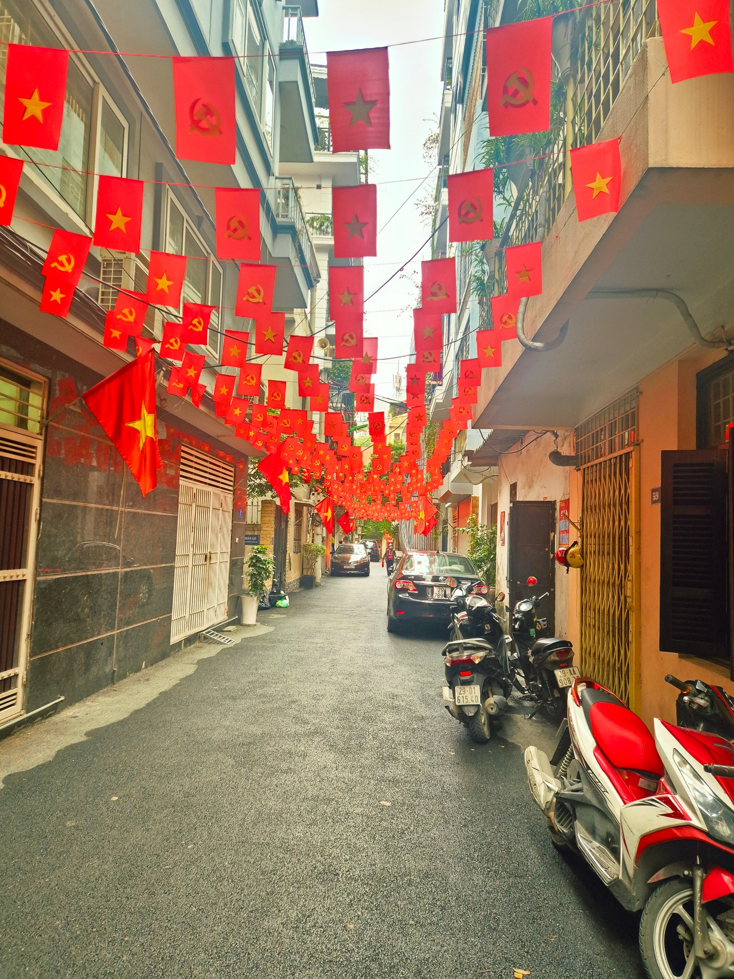 Bán nhà Nguyễn Ngọc Nại - diện tích 96m2 3 tầng - Ô tô đỗ cửa - giá 32,5 tỷ