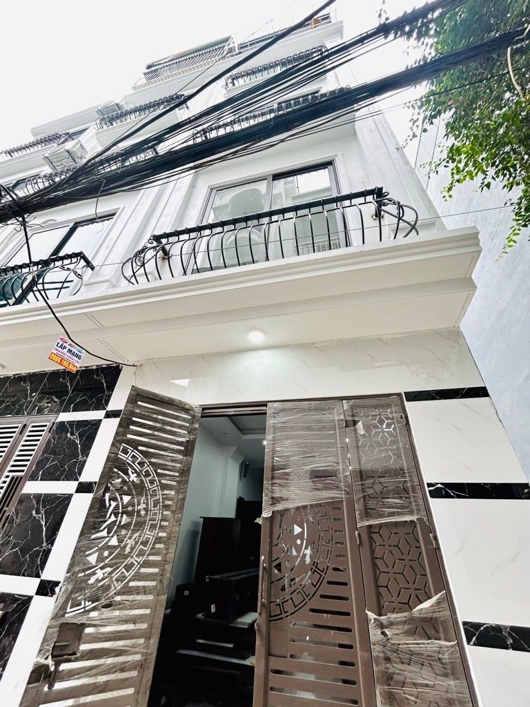 Bán nhà Hoàng Mai - diện tích 30m2 5 tầng - Nhà mới kính koong, thang máy - giá 8,5 tỷ