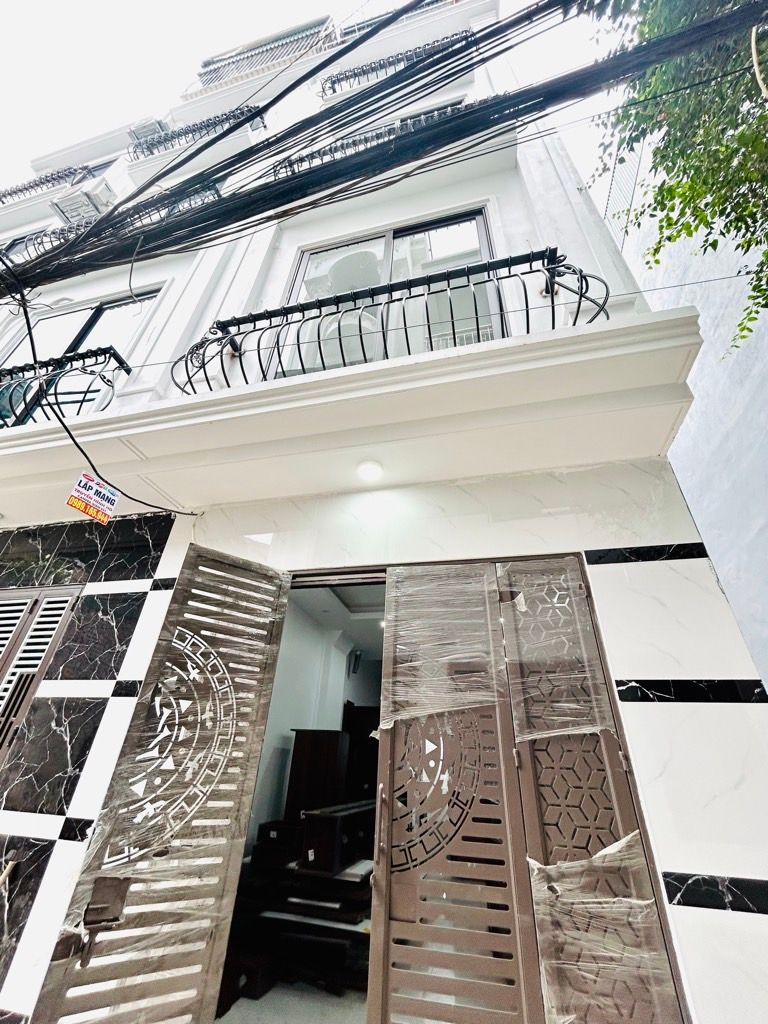 Bán nhà Hoàng Mai - diện tích 30m2 5 tầng - Nhà mới kính koong, thang máy - giá 8,5 tỷ