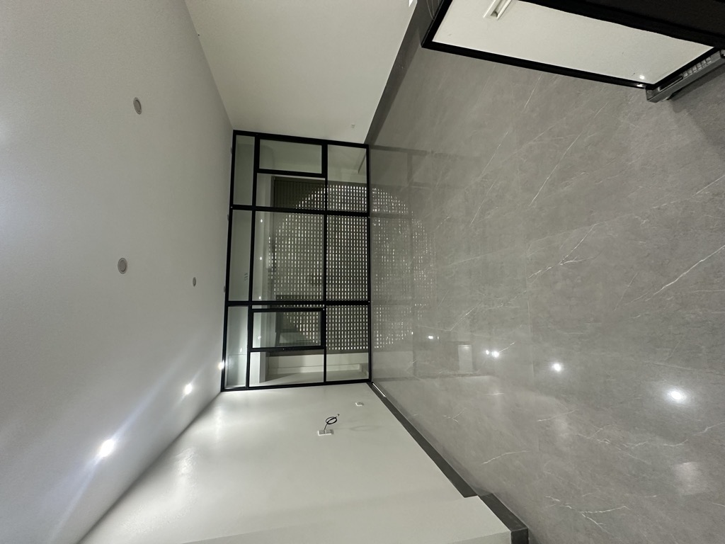 Bán nhà Tân Mai - diện tích 51m2 8 tầng - Ô tô cất trong nhà - giá 24,8 tỷ