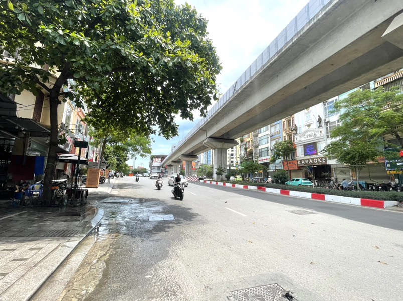 Bán nhà Hào Nam - diện tích 73m2 3 tầng - Lô góc 2 mặt thoáng - giá 35 tỷ