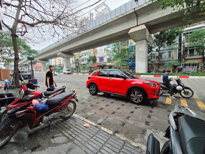 Bán nhà Hào Nam - diện tích 73m2 3 tầng - Lô góc 2 mặt thoáng - giá 35 tỷ