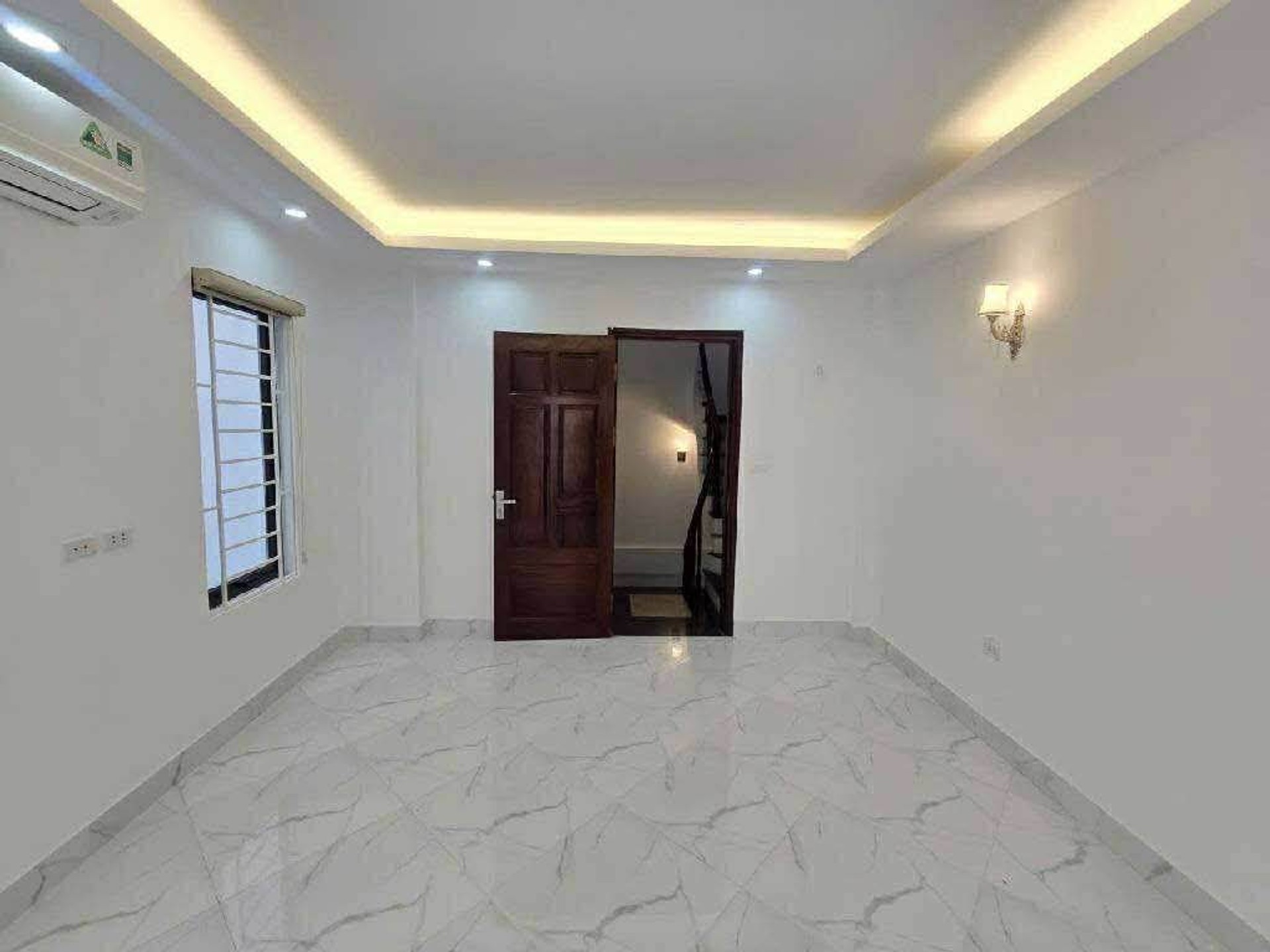 Bán nhà Phố 8/3 - diện tích 31m2 5 tầng - Lô góc - giá 7,5 tỷ