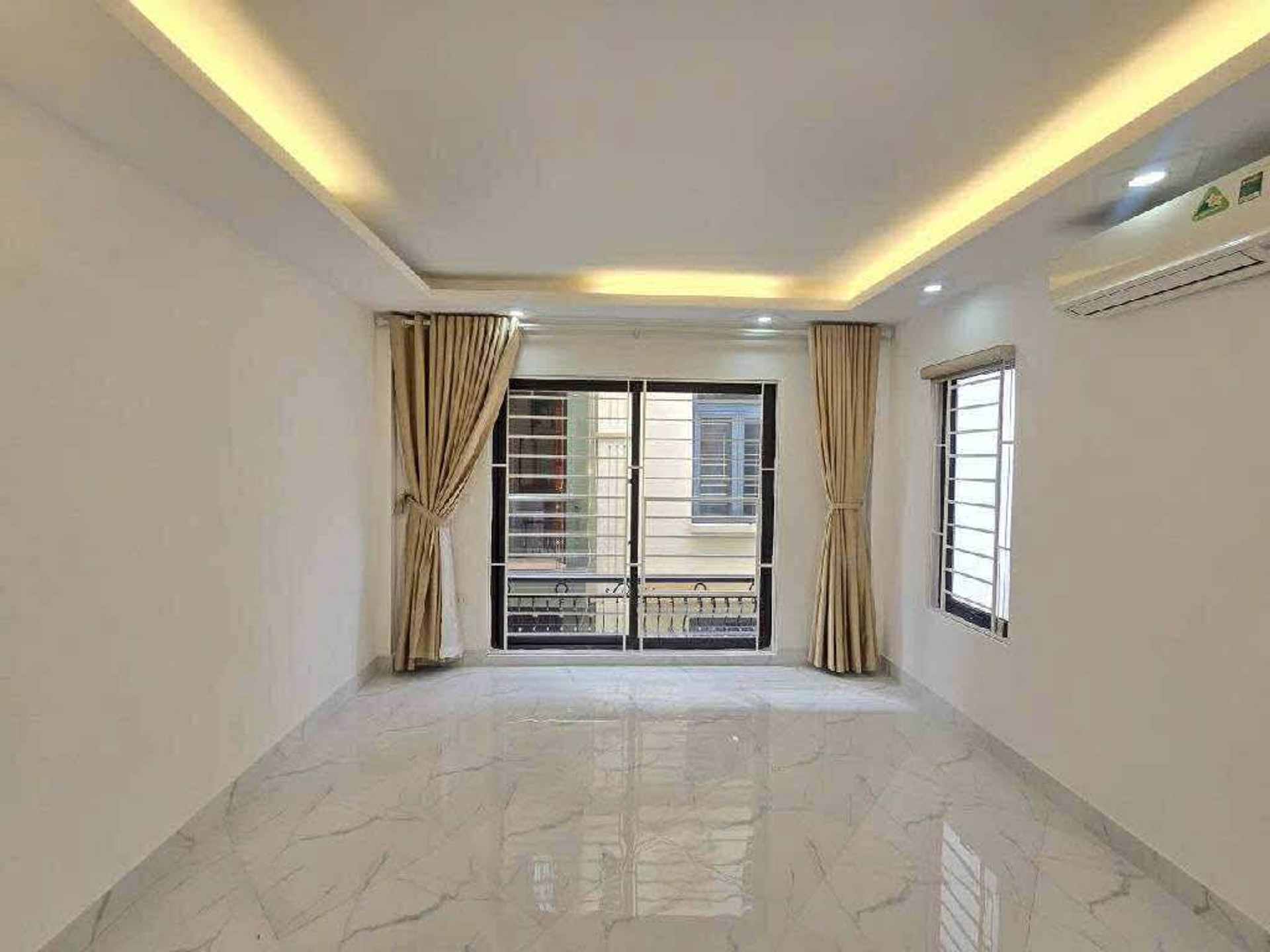 Bán nhà Phố 8/3 - diện tích 31m2 5 tầng - Lô góc - giá 7,5 tỷ