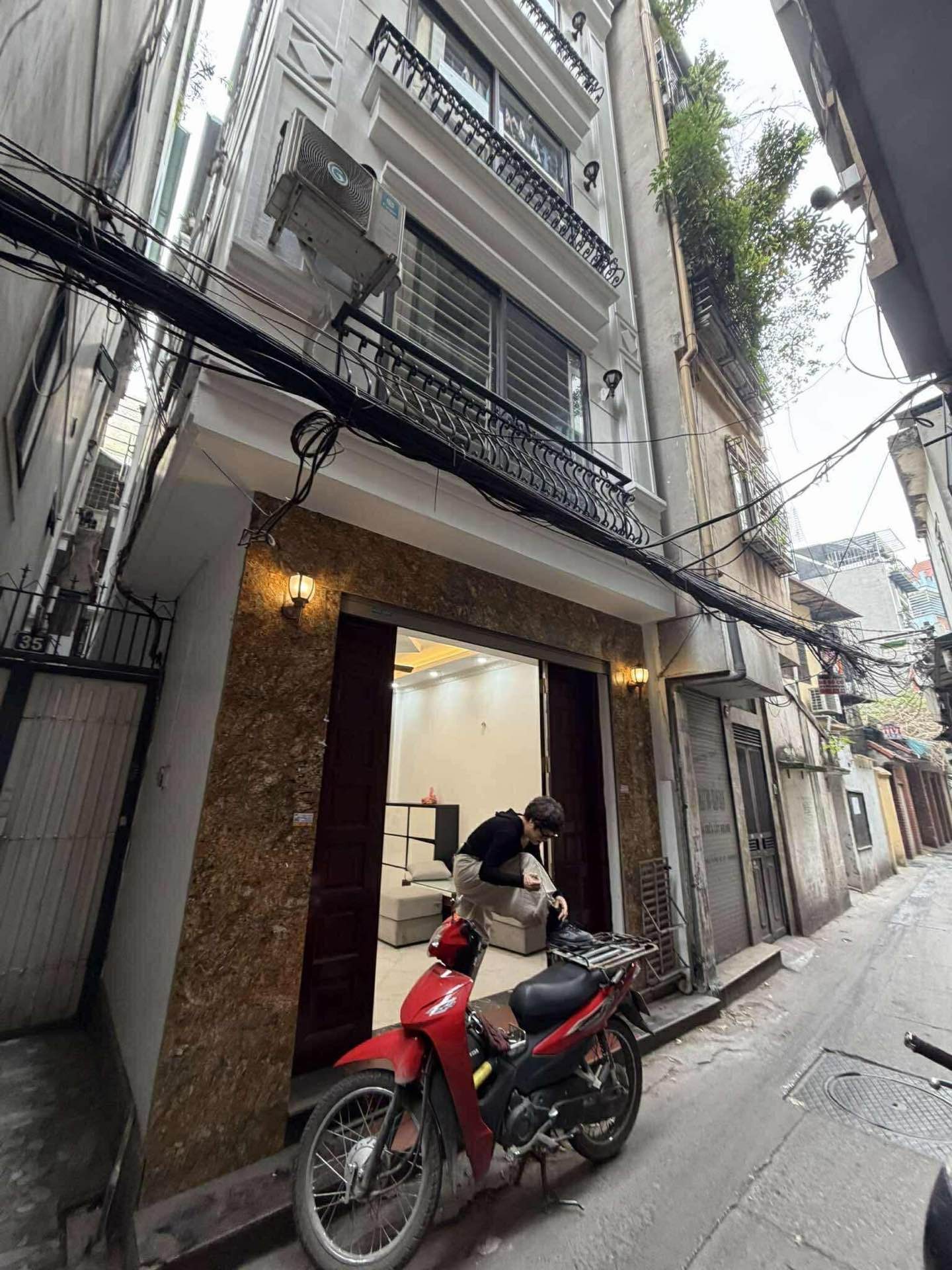 Bán nhà Phố 8/3 - diện tích 31m2 5 tầng - Lô góc - giá 7,5 tỷ