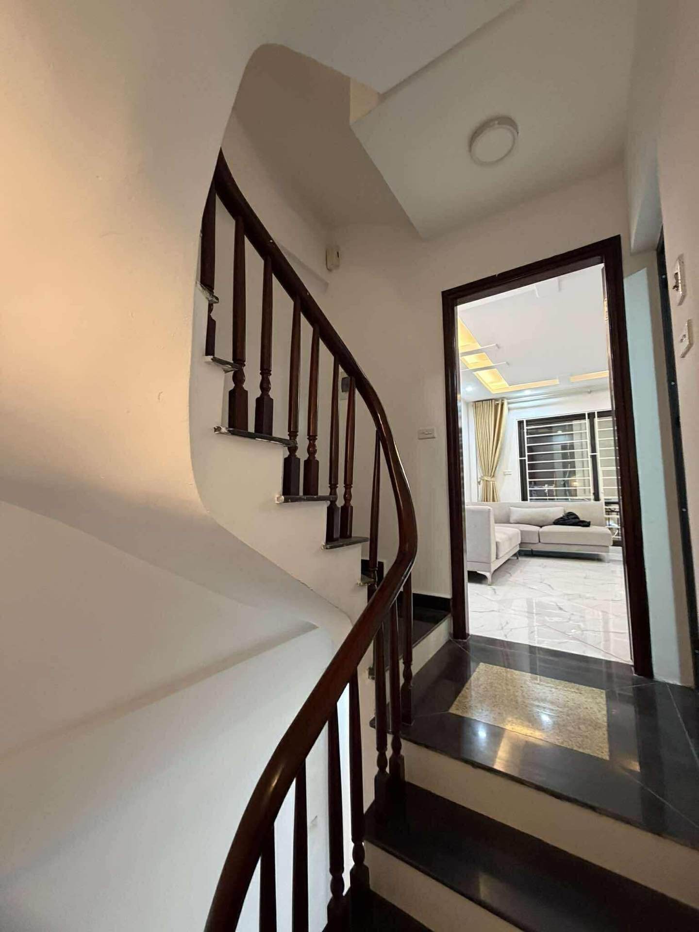 Bán nhà Phố 8/3 - diện tích 31m2 5 tầng - Lô góc - giá 7,5 tỷ
