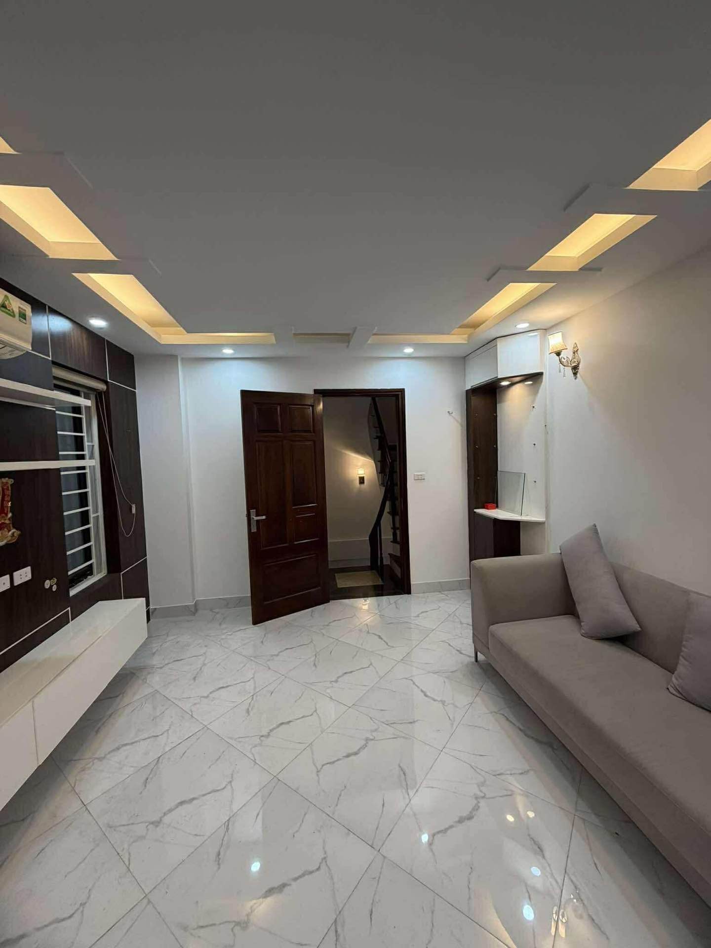 Bán nhà Phố 8/3 - diện tích 31m2 5 tầng - Lô góc - giá 7,5 tỷ