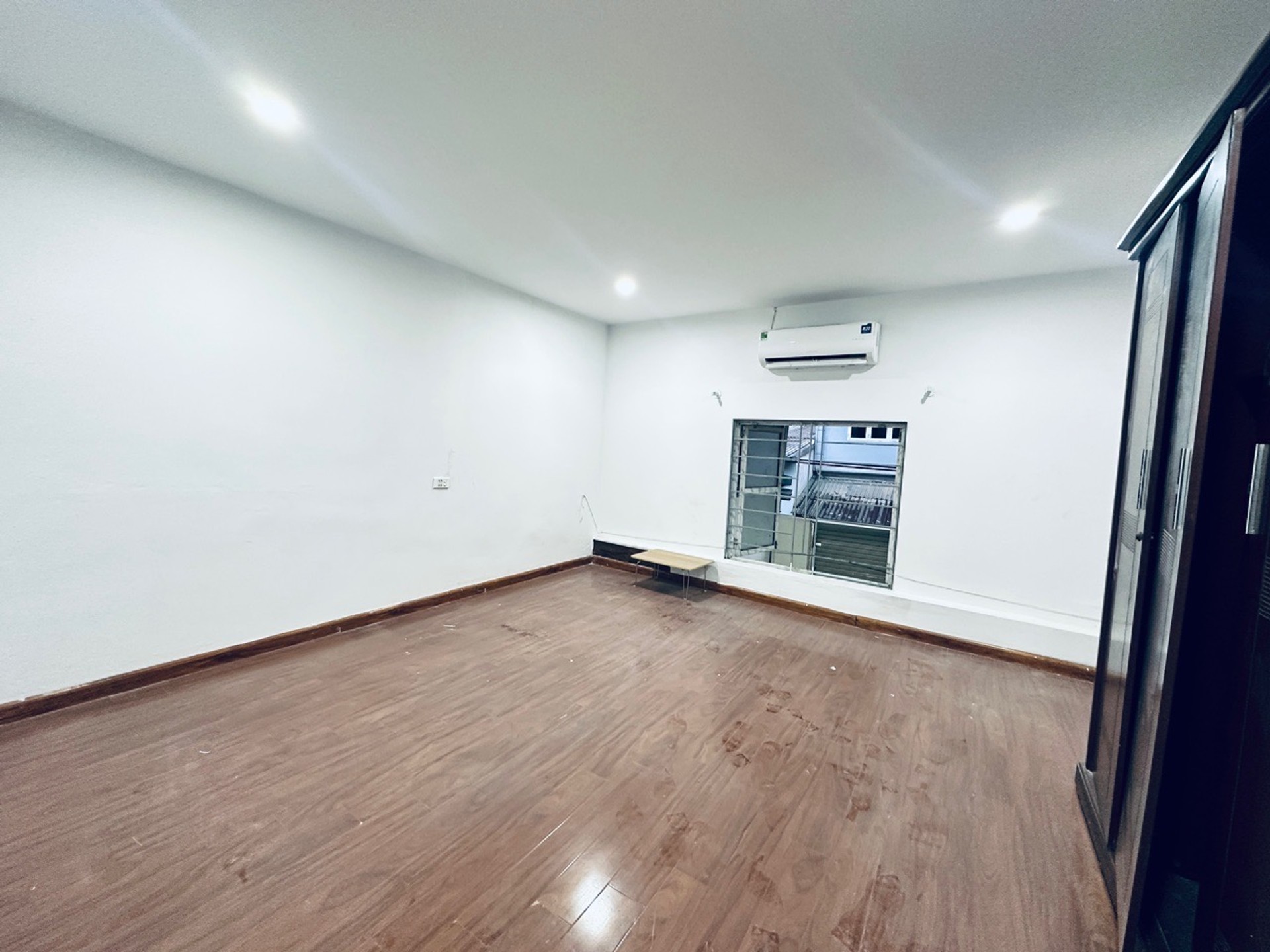 Bán nhà Định Công Thượng - diện tích 63m2 2 tầng - Ô tô tránh kinh doanh - giá 3,8 tỷ