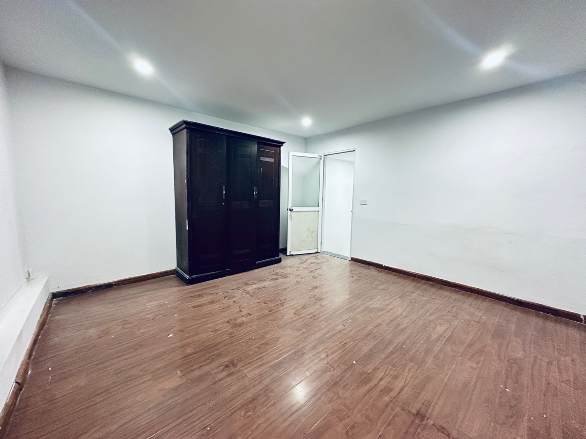 Bán nhà Định Công Thượng - diện tích 63m2 2 tầng - Ô tô tránh kinh doanh - giá 3,8 tỷ