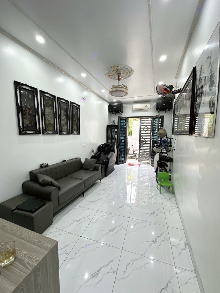 Bán nhà Nguyễn Khoái - diện tích 37m2 3 tầng - Ngõ rộng thoáng - giá 5 tỷ