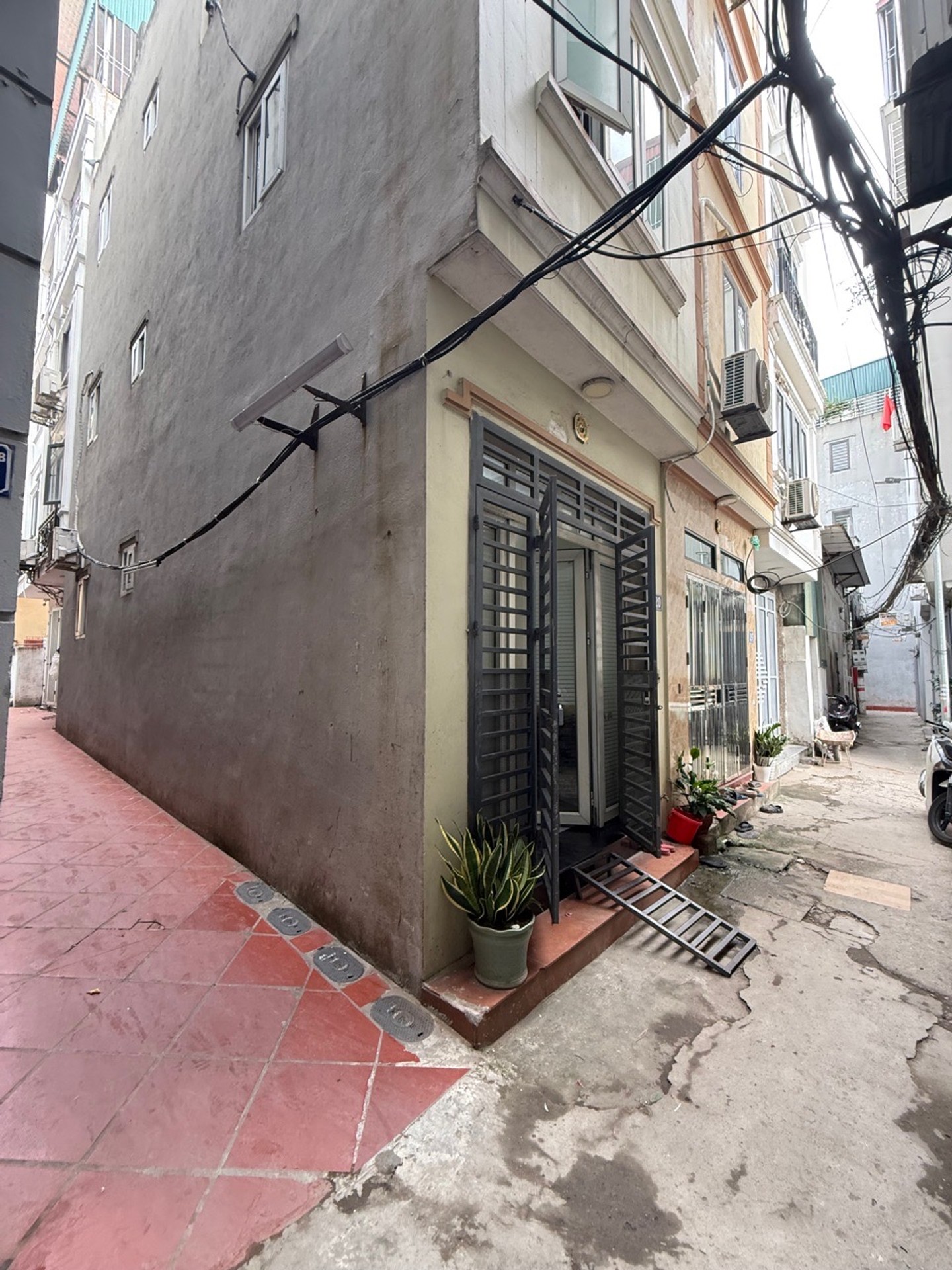 Bán nhà Hoàng Mai - diện tích 30m2 3 tầng - Lô góc 2 mặt ngõ - giá 5,1 tỷ