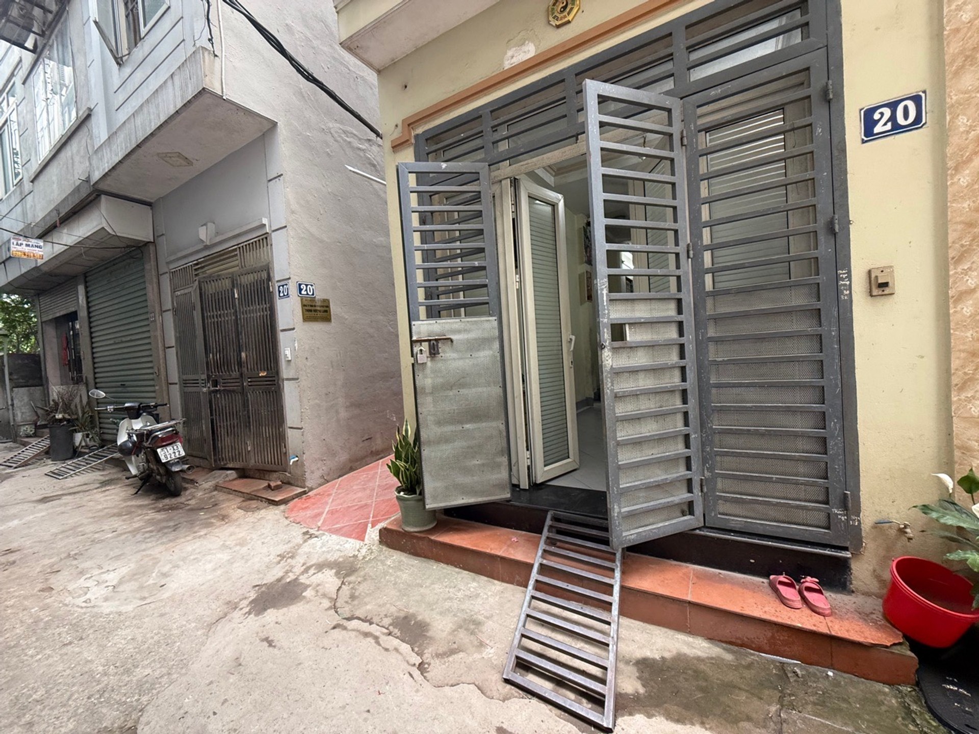 Bán nhà Hoàng Mai - diện tích 30m2 3 tầng - Lô góc 2 mặt ngõ - giá 5,1 tỷ