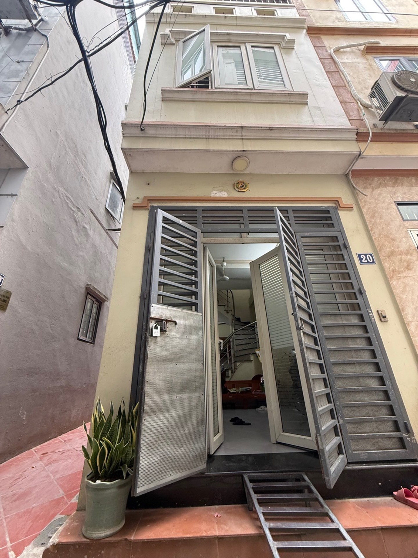 Bán nhà Hoàng Mai - diện tích 30m2 3 tầng - Lô góc 2 mặt ngõ - giá 5,1 tỷ