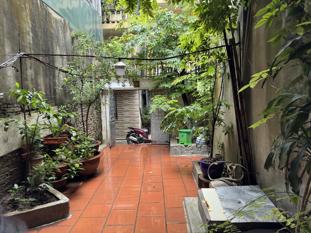 Bán nhà Vân Đồn - diện tích 97m2 6 tầng - Đang cập nhật - giá 34 tỷ