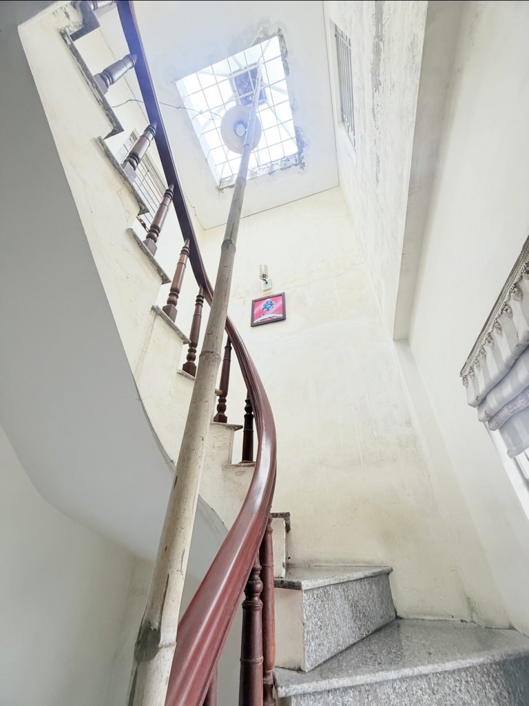 Bán nhà Vân Đồn - diện tích 97m2 6 tầng - Đang cập nhật - giá 34 tỷ