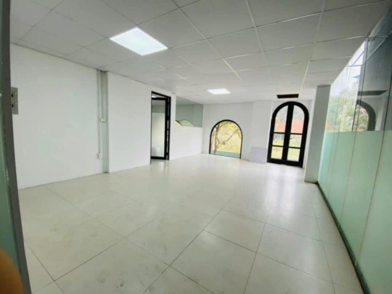 Bán nhà Ngõ 4 - diện tích 203m2 7 tầng - Lô góc 3 mặt thoáng - giá 74 tỷ