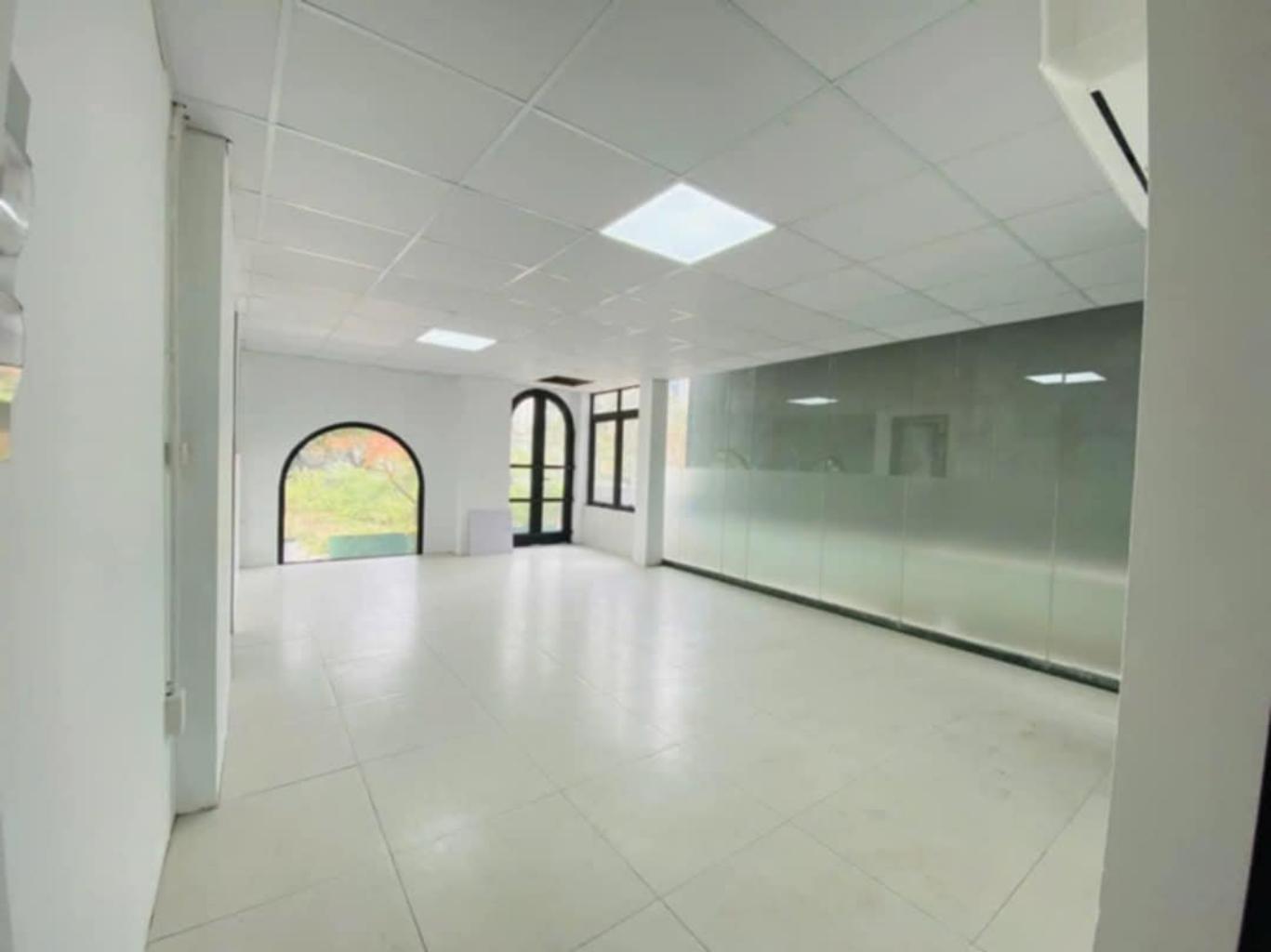 Bán nhà Ngõ 4 - diện tích 203m2 7 tầng - Lô góc 3 mặt thoáng - giá 74 tỷ