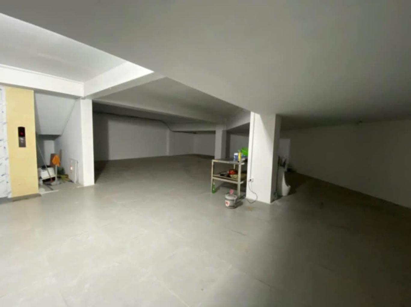 Bán nhà Ngõ 4 - diện tích 203m2 7 tầng - Lô góc 3 mặt thoáng - giá 74 tỷ