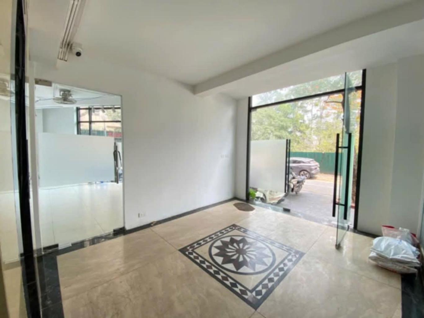 Bán nhà Ngõ 4 - diện tích 203m2 7 tầng - Lô góc 3 mặt thoáng - giá 74 tỷ