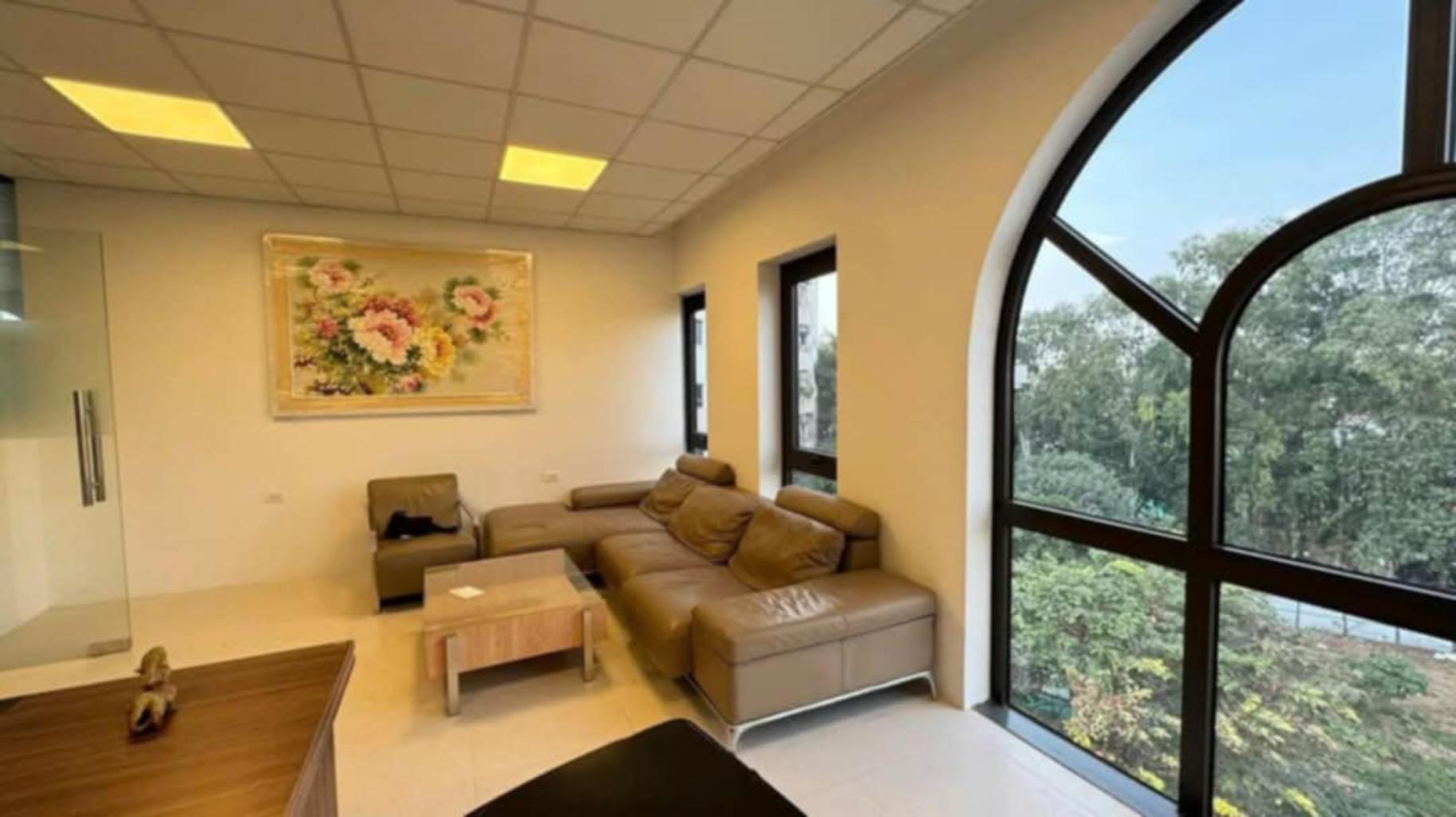 Bán nhà Ngõ 4 - diện tích 203m2 7 tầng - Lô góc 3 mặt thoáng - giá 74 tỷ