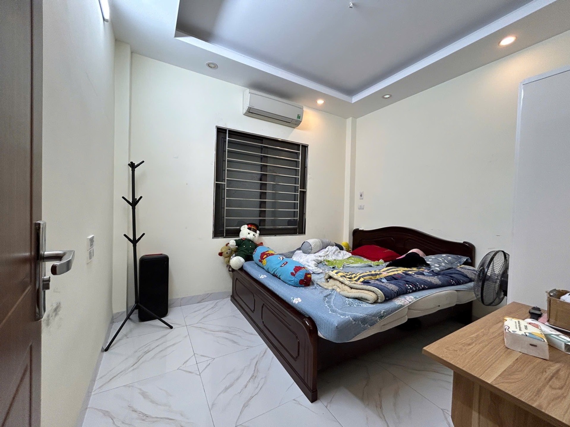 Bán nhà Lĩnh Nam - diện tích 40m2 5 tầng - Ô tô đỗ cửa - giá 10,7 tỷ