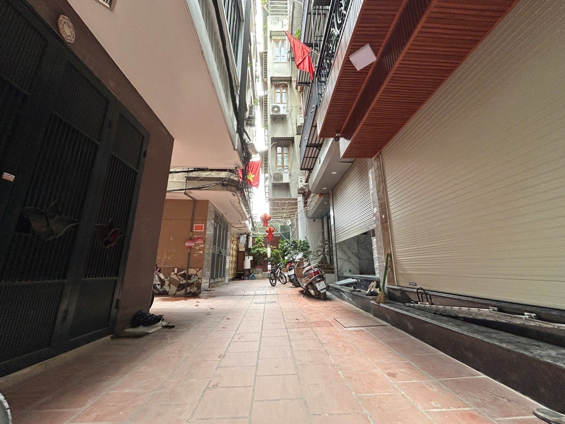 Bán nhà Lĩnh Nam - diện tích 40m2 5 tầng - Ô tô đỗ cửa - giá 10,7 tỷ