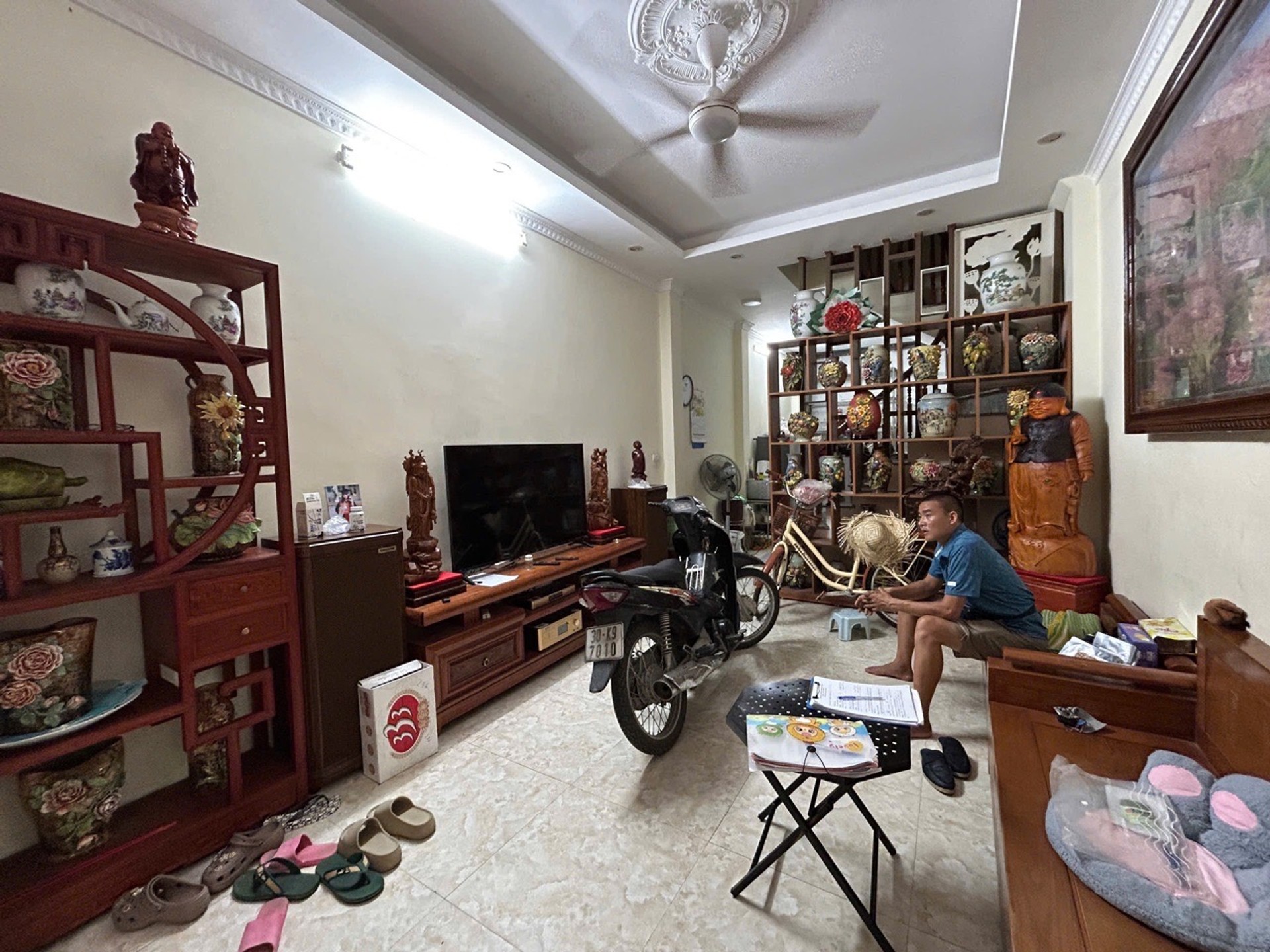 Bán nhà Lĩnh Nam - diện tích 40m2 5 tầng - Ô tô đỗ cửa - giá 10,7 tỷ