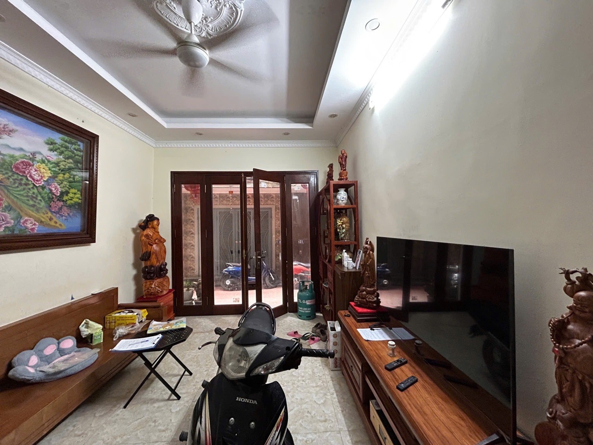 Bán nhà Lĩnh Nam - diện tích 40m2 5 tầng - Ô tô đỗ cửa - giá 10,7 tỷ